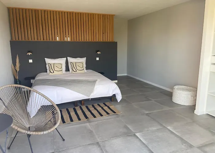 Santa Giulia Camara - *